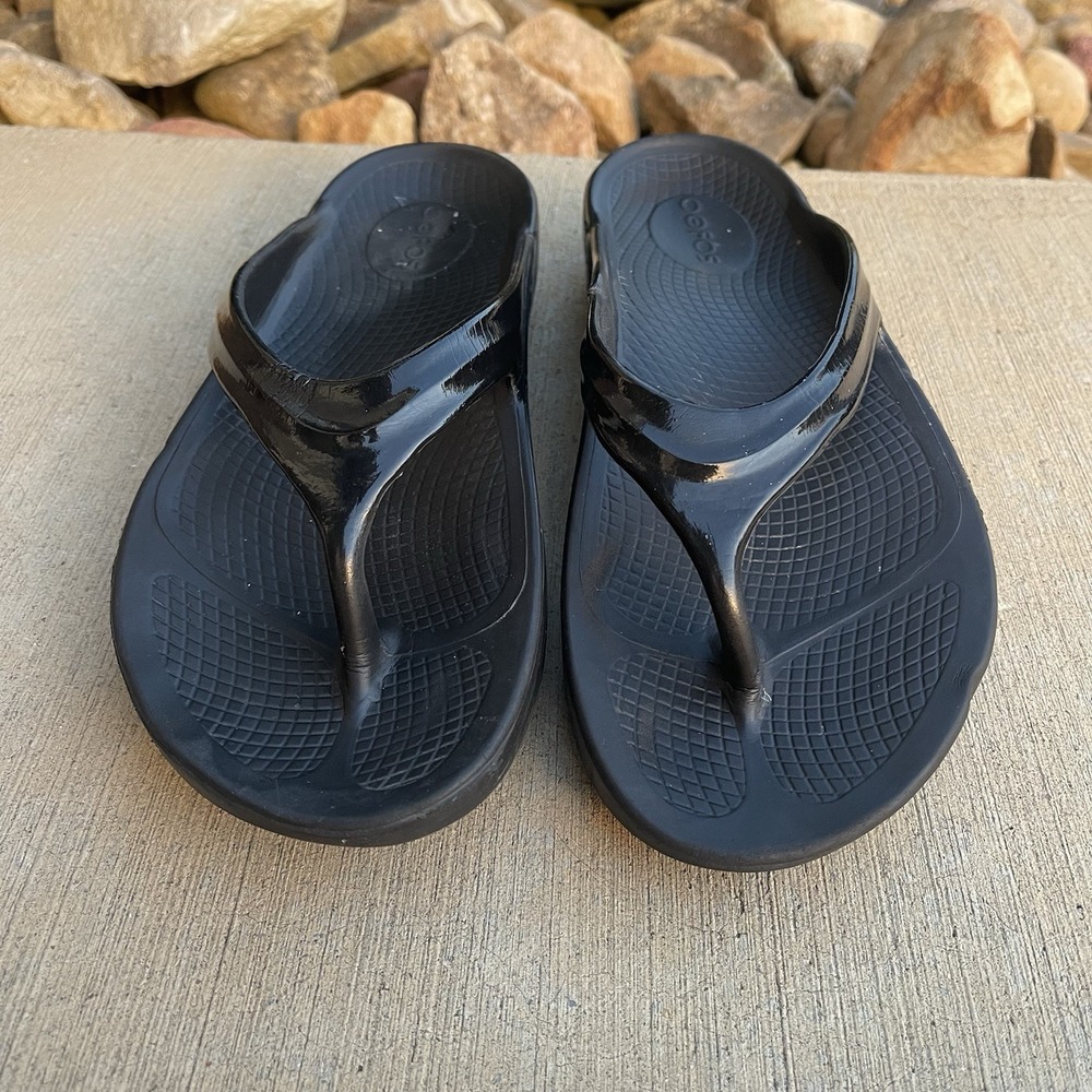 OOFOS OOlala Black Glossy Strap Flip Flops W8 EU39 EUC